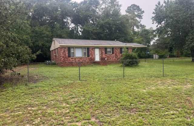 3 bedroom, 1 bathroom home on 1/2 acre lot with storage photos photos