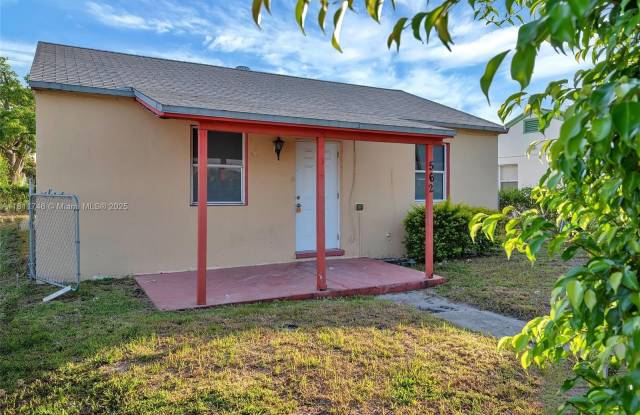 562 W 4th St - 562 West 4th Street, Riviera Beach, FL 33404