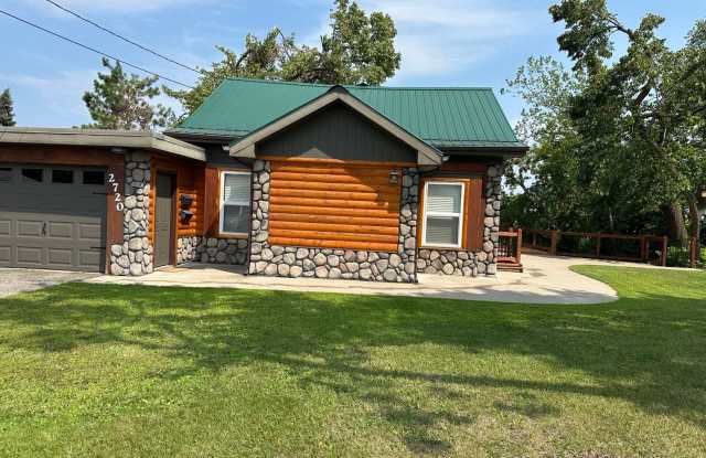 3 Bedroom Upper Apartment - 2720 Birchmont Drive Northeast, Bemidji, MN 56601