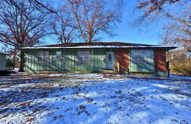 BEAUTIFULLY UPDATED 5 BED/ 3 BATH HOME WITH OVERSIZED GARAGE - 7614 Elm Avenue, Raytown, MO 64138