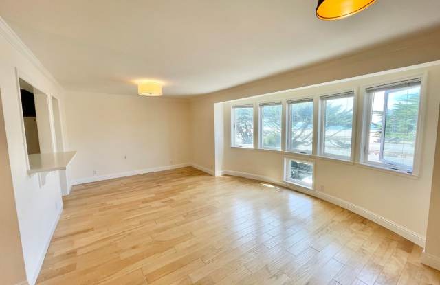 Modern 3BR/2BA, 1,491 SqFt Ocean Front Condo! Parking! Laundry! PROGRESSIVE Gallery 3