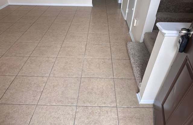 2 Bedroom, 2.5 bathroom Townhouse near UCF Gallery 3