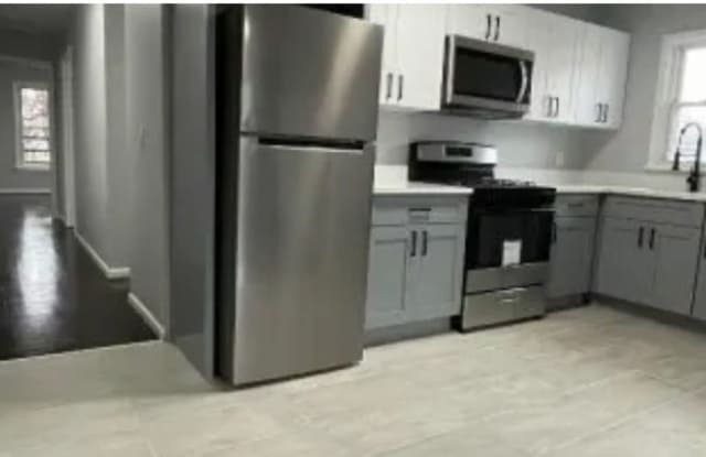 Renovated 2 Bed / 1 Bath 2nd Floor Apartment, Linden NJ Gallery 2