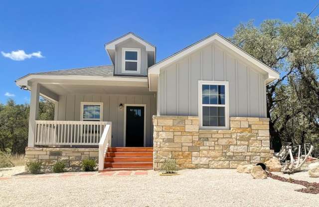 205 Canyon Lake Dr - 205 Canyon Lake Drive, Lake Medina Shores, TX 78003