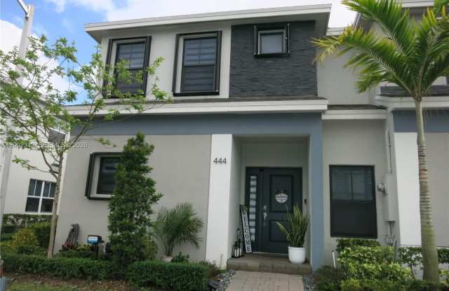 444 NE 1st Dr photos photos