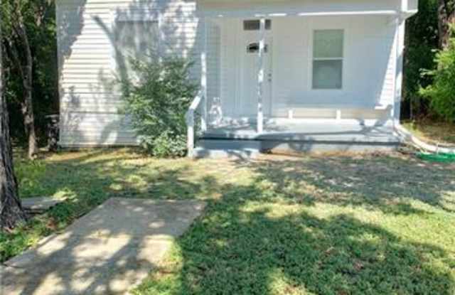1513 South - 1513 N South Fwy, Fort Worth, TX 76102