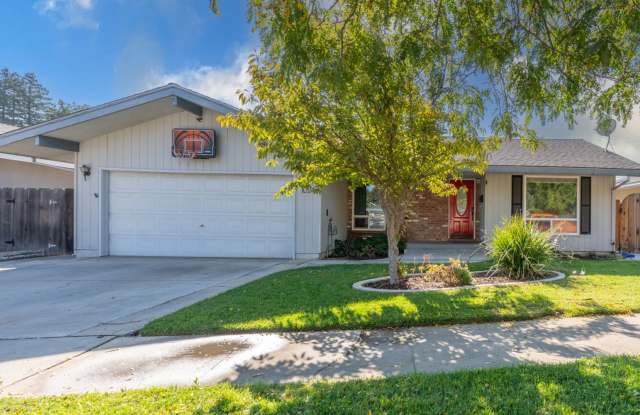 Beautiful and captivating 3 bdrm./ 2 bath 1,872 square ft. home with pool and solar panels! - 1024 Northwood Drive, Merced, CA 95348