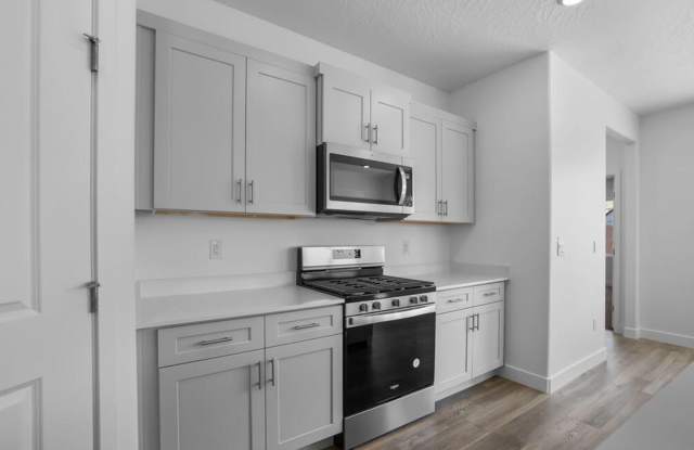 Room for Everything! 5 Bedroom Plus Den Home in Long Valley photos photos
