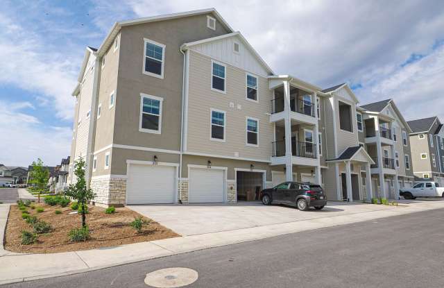 3 Bedroom, 2 Bathroom Condo Gallery 3