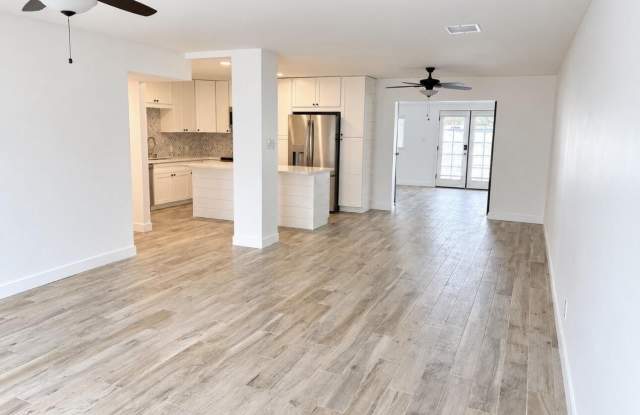 2220 E HEATHERBRAE Drive Gallery 3