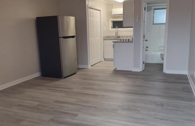 1804 East Ash Street - 12 photos photos