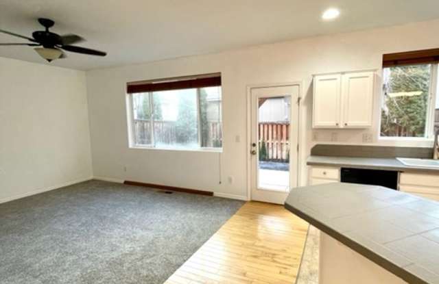 2883 NE Sedalia Loop Gallery 3