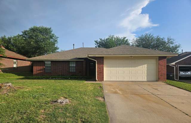 (3) Bed/(2) Bath Available NOW! Pet Negotiable. - 1208 Teakwood Drive, Norman, OK 73071 (3) Bed/(2) Bath Available NOW! Pet Negotiable. - 1208 Teakwood Drive, Norman, OK 73071