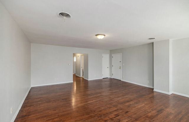 2426 1/2 S 16th St photos photos