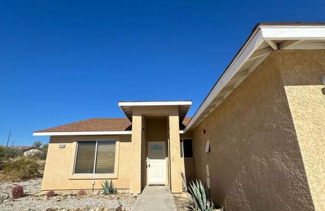 4 bedroom home close to Joshua Tree National Park! photos photos 4 bedroom home close to Joshua Tree National Park! photos photos