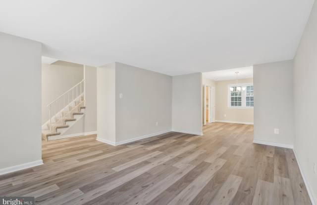 2802 BALLIETT COURT Gallery 4