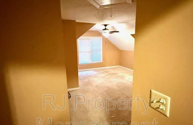 8610 Dena Cv W Gallery 3
