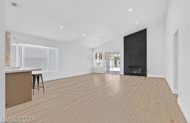 8 Barton Spring Circle Gallery 4