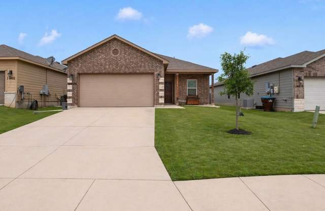 Charming 4-Bedroom Home in Elmendorf! photos photos