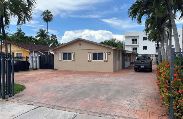 2415 NW 18th Ter photos photos