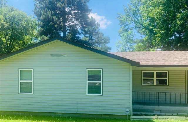 8413 W 28th Street - 8413 West 28th Street, Little Rock, AR 72204