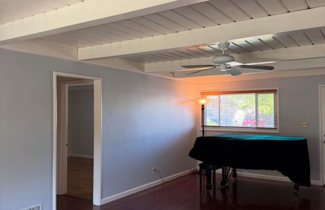 DARLING 2 BEDROOM IN ARDEN ARCADE!! Gallery 4