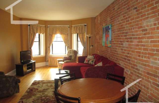 Renovated with a 'metal-object' in the living room. photos photos