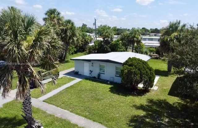 3460 Normandy Dr photos photos