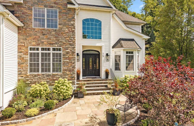 15 W Barrett Hill Road Gallery 3