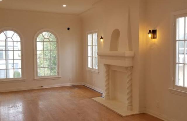 338 1/2 N Genesee Ave Gallery 4