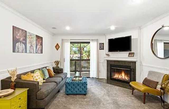 12015 Alta Carmel Gallery 3
