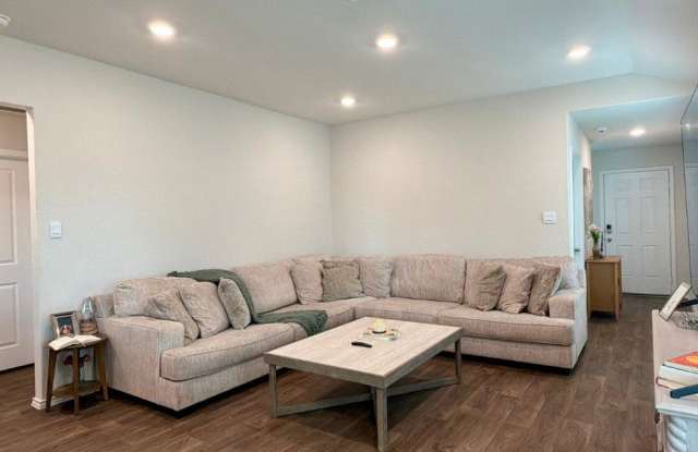 3019 Lindenwood Way Gallery 1