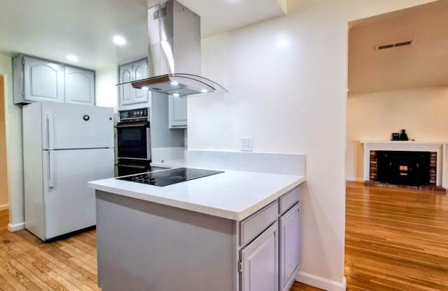 Beautifully Remodeled 3bd Single Story House With Bonus Room & Storage Space! photos photos