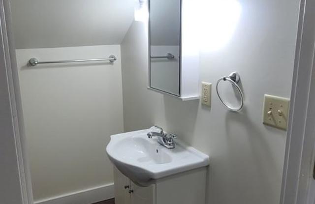 *June 2027* - 1 Bedroom off the B-line, only 1 block from Kirkwood! Gallery 4