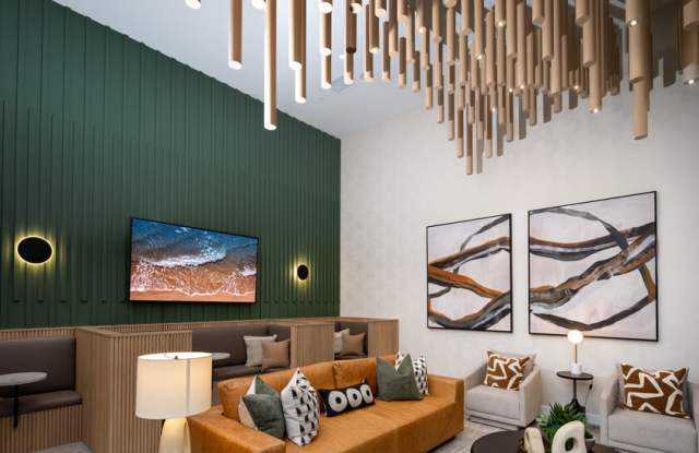 Vivien Gallery 3