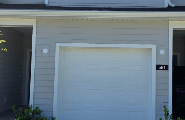 581 HOLLY LAKES Drive - 581 Holly Lakes Drive, Bellair-Meadowbrook Terrace, FL 32073