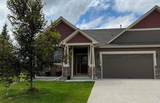 BEAUTIFUL 4 BEDROOM 3 BATHROOM HOME IN THE POINTE Gallery 1
