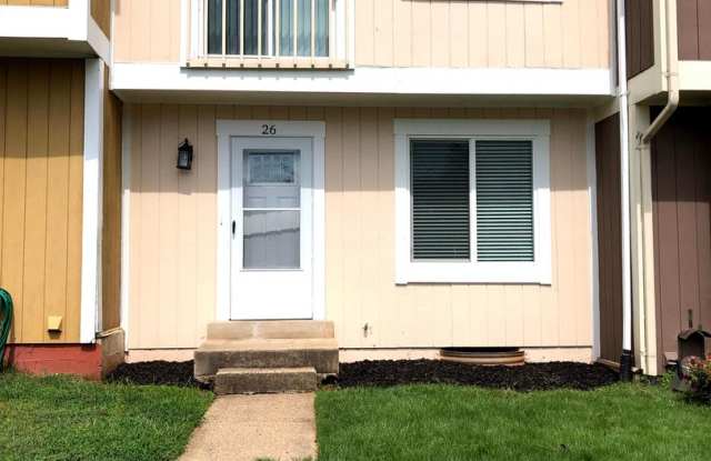 Beautiful Find in Sugarland Square - 26 Sugarland Square Court, Sugarland Run, VA 20164