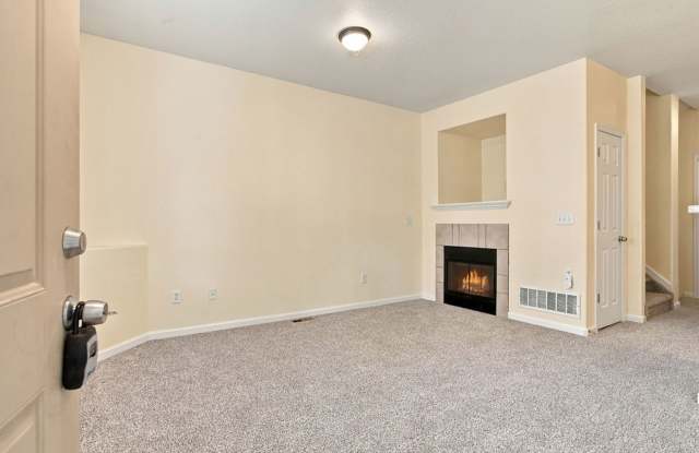 3 Bedroom Townhome in Ridgen Farm Gallery 4