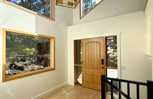 5BR / 3.5BA Forest Retreat in NW Bend with ADU included Gallery 4