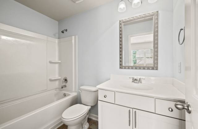 Spacious 5BR/3.5BA Home in Tallant Farms | Swim/Tennis Community Gallery 4