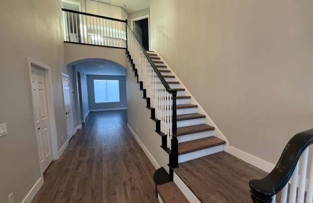 BEAUTIFUL 5BD/3BA TWO-STORY HOME W/ POOL IN HENDERSON. 3 CAR GARAGE! Gallery 3