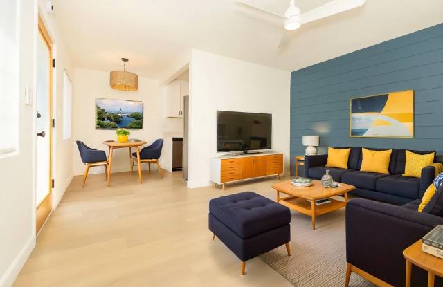 Stylishly Remodeled 1-Bed/1-Bath Gem in Crown Point / Pacific Beach. Only $1500 DEPOSIT! photos photos