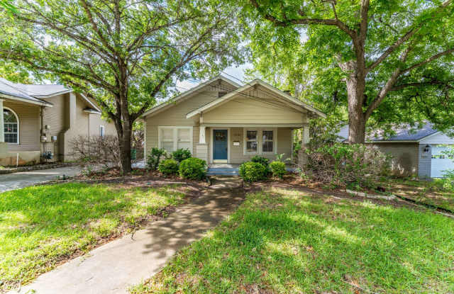 Alamo Heights Cottage Gallery 1