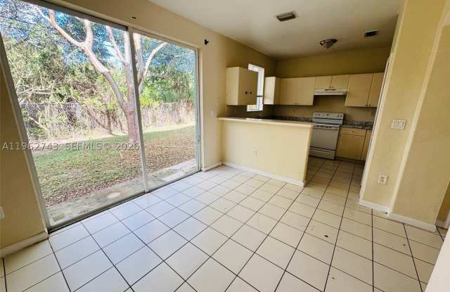 1601 SE 24th Ct Gallery 2