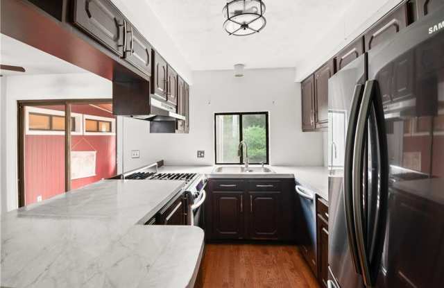 4156 Post Road Gallery 2