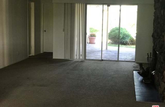 6125 South LA CIENEGA Boulevard Gallery 3