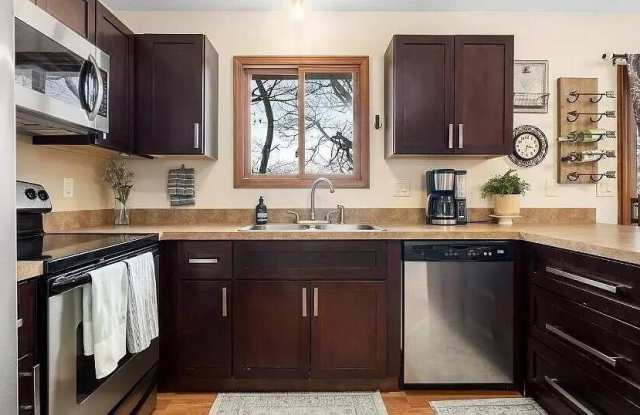 11816 Highridge Drive Gallery 4