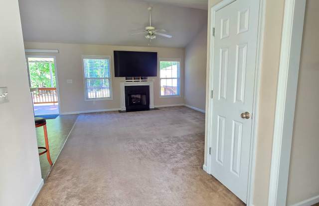 1092 Lake Ridge Dr Gallery 2