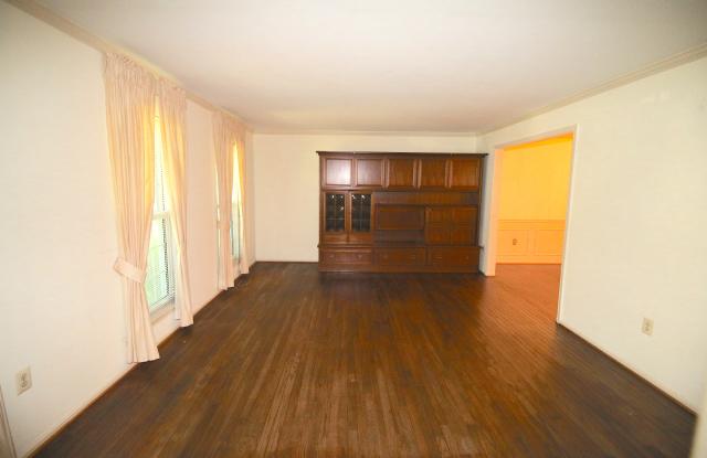 11829 Parliament Dr Gallery 3